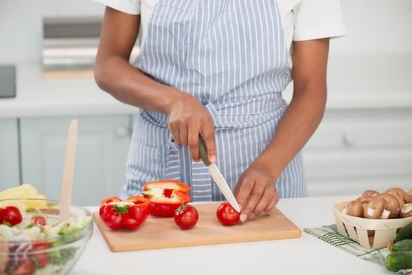 Comment accessoiriser un billot de cuisine en bois massif ?