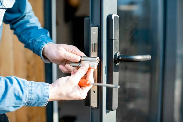 Serrures cassées : étapes clés pour une intervention rapide et efficace