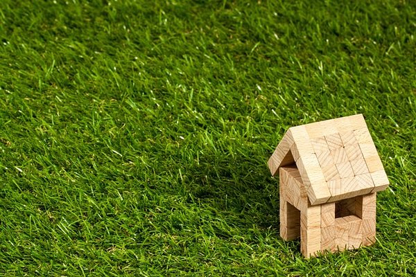 Pourquoi faut-il passer par une agence pour rénover sa maison à Besançon ?